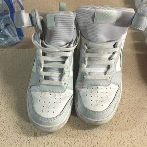 Nike size 7Y sneaker